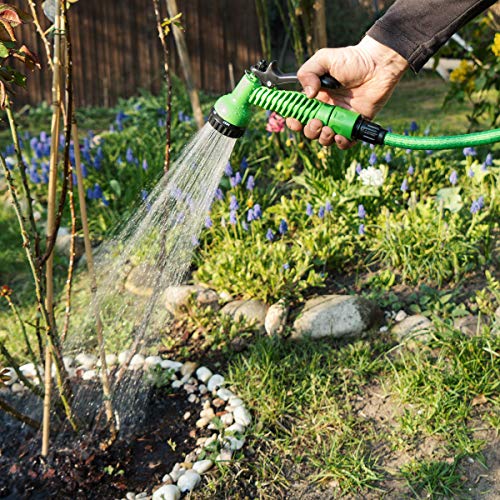 Navaris Manguera de jardín extensible - Flexible manguera de 7.5M con 7 funciones de riego - Para regar o lavar el coche con agua a presión
